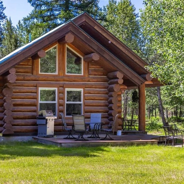Steps to the River! River Edge Cabin