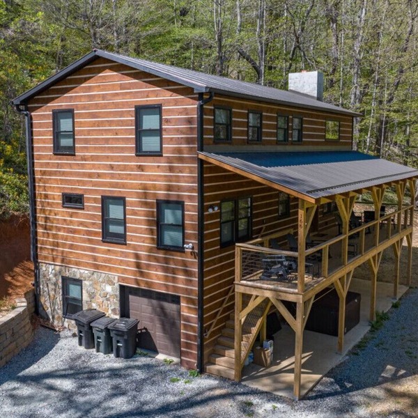 Steps2town, secluded Mountainview Cabins, sleeps20