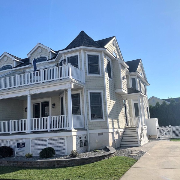 Stone Harbor home w pool & walk to beach/town