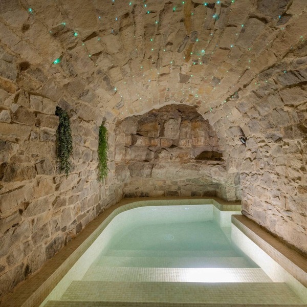 Stone House with Private Spa and Unique Jacuzzi