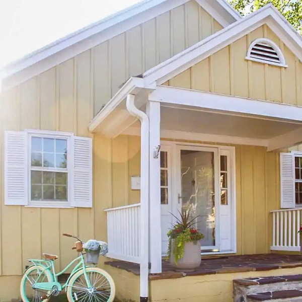 Storybook cottage on Leesburg's most historic block — walk to everything