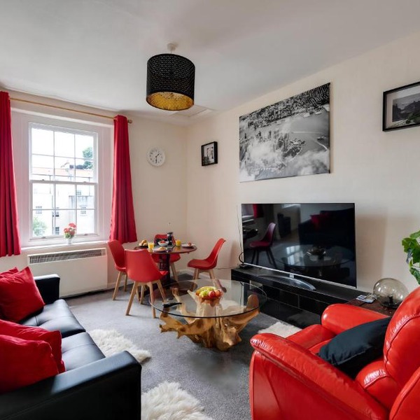 STR8BS8 2-Bedroom Penthouse, Clifton, Parking, Garden & City Views
