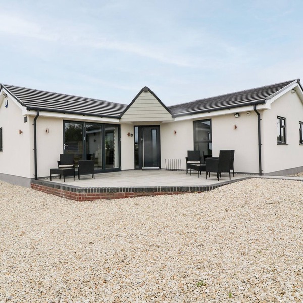 STRAWBERRY STABLES, with a garden in Congresbury