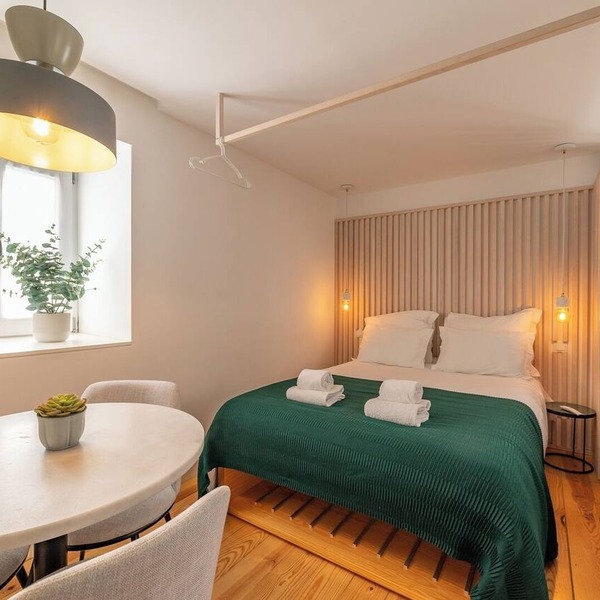 Studio 2 Downtown Lisbon Walkable Balcony