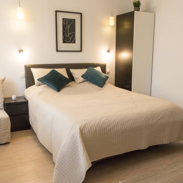 Studio 21-Studio-Apartment-Ensuite with Bath-Garden view