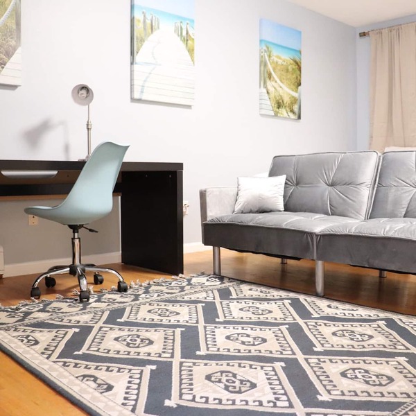 Studio 3-minute walk to subway, bus: Harvard,MIT,Lesley,Tufts,downtown Boston