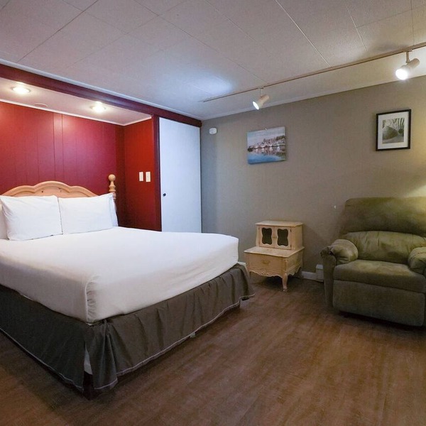 Studio Apartment 250 feet from the boardwalk and beach.