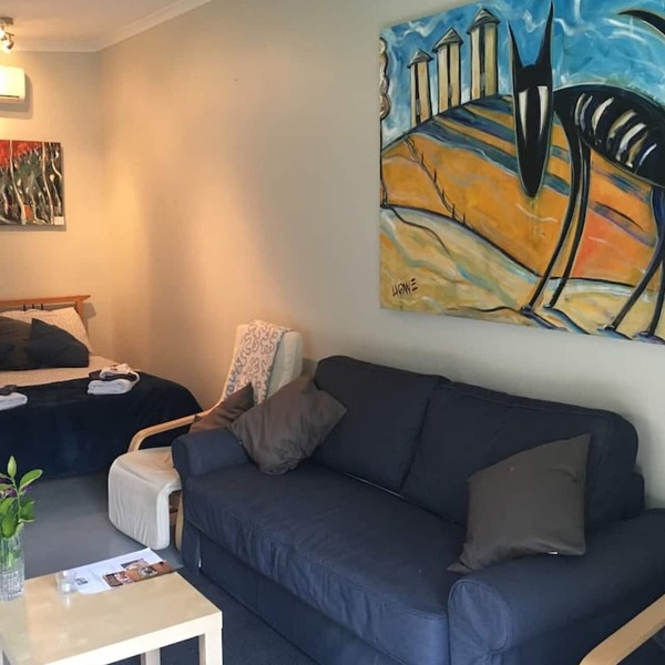 Studio Apartment in Leafy Hurstbridge