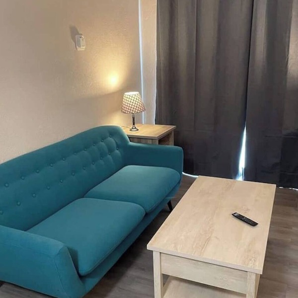 Studio apartment w/Balcony - Near Nob Hill and several Hospitals.