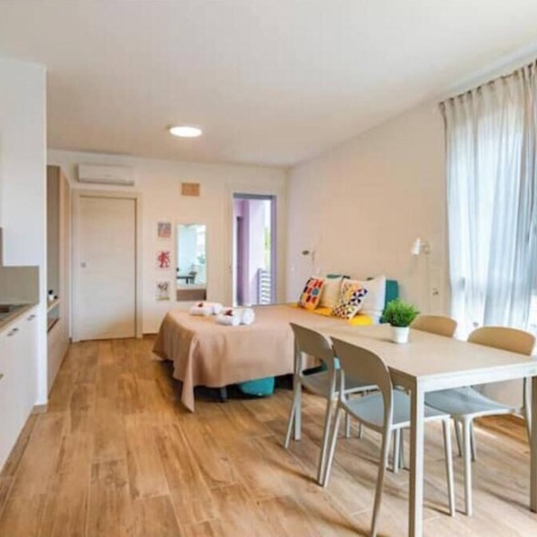 Studio Apartment with Double Balcony - 900 m from Tower, Private Park