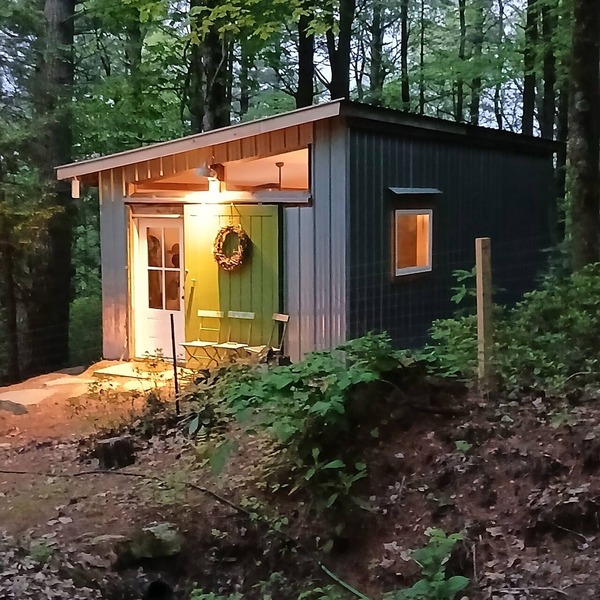 Studio at Cold Springs Cabin for two, hikers delight, next to the Pisgah Forest