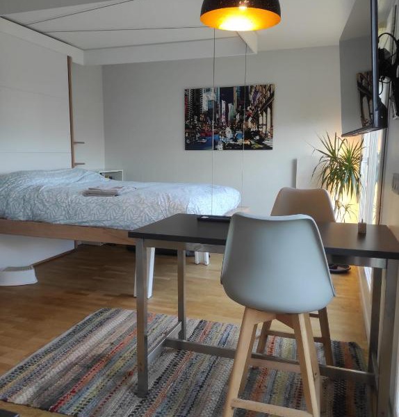 Studio avec terrasse proche des transports.