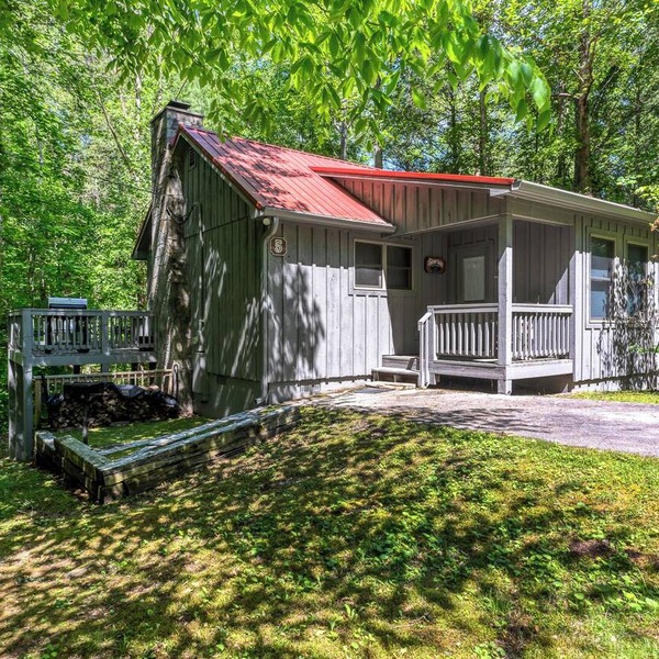 Studio Cabin with Full Kitchen, Whirlpool, Private Bathroom, Grill & Wi-Fi