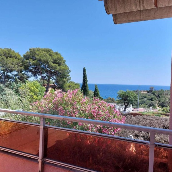 Studio Cabine à Cavalaire-sur-Mer, 4 Couchages, Parking - FR-1-226B-167