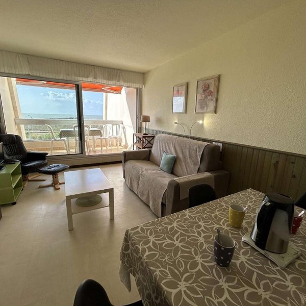 Studio cabine 4 pers avec balcon, parking et animaux admis à 50m de la plage - FR-1-224C-142