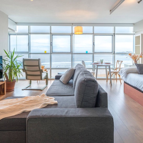 Studio 'En Playa San Lorenzo' with Sea View and Wi-Fi