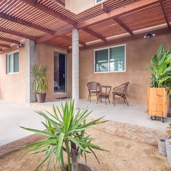 Studio: fast internet, kitchenette, walk to beach