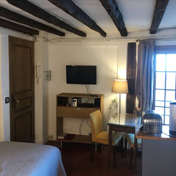 Studio in Paris, Marais