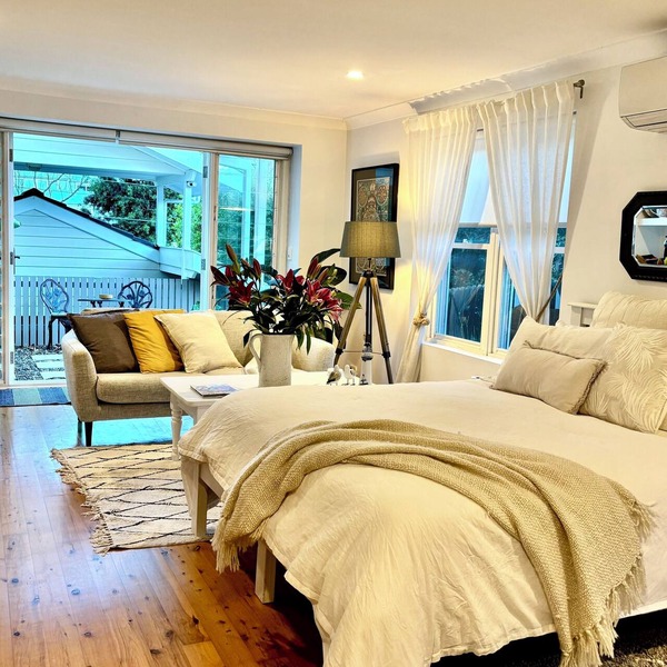 Studio minutes from Waterfront walks, close to Pasadenas, cafes, restaurants