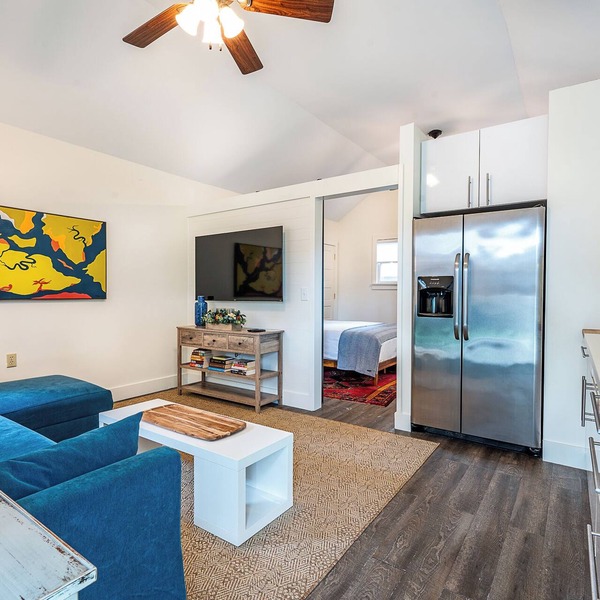 Studio - Office away from home. Near Shem Creek - Close to Beaches and Downtown