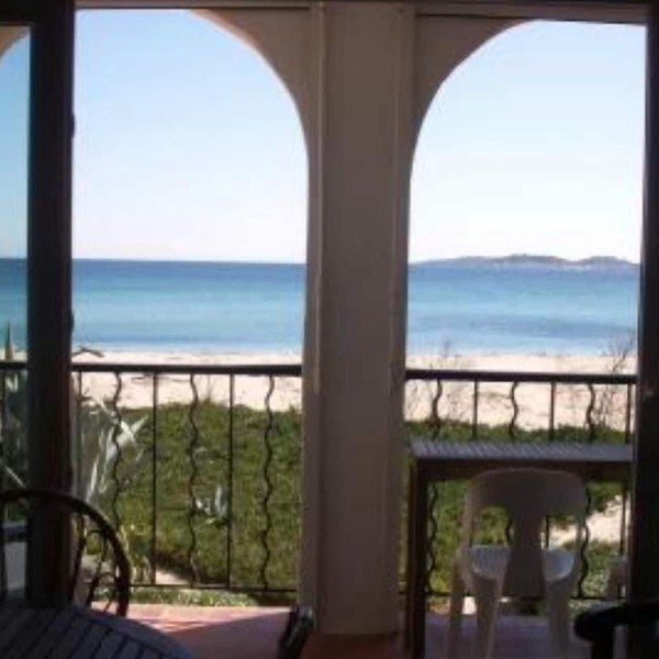 STUDIO ON THE BEACH ON THE GOLFE DE SAINT TROPEZ