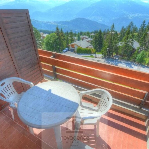 Studio south facing on the village square, bathroom/WC, eating place, kitchenette with 3 hotplates,
