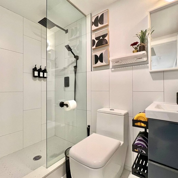 Studio Unit: Inexpensive with full kitchen, separate bathroom and washer/dryer