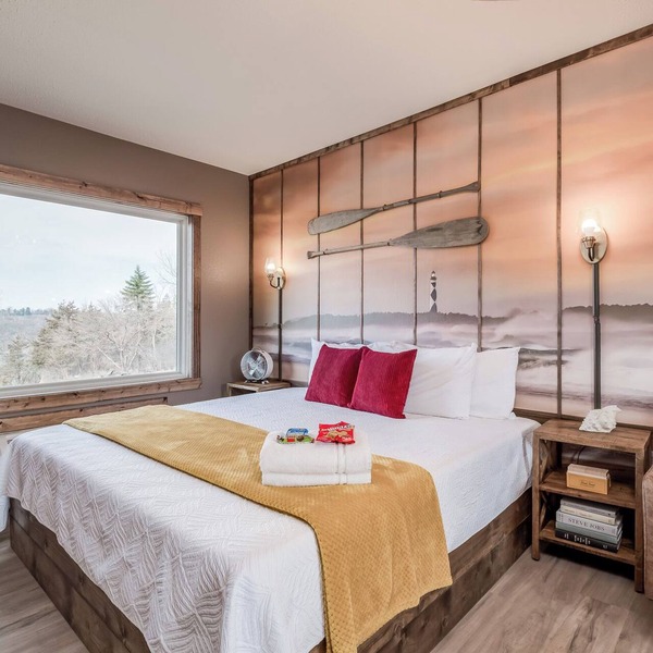 Studio w/Kitchen | King Bed | Free Parking