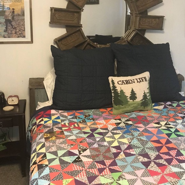 Studio with a kitchenette and a queen bed sleeps 2. 22 miles from ski resorts.