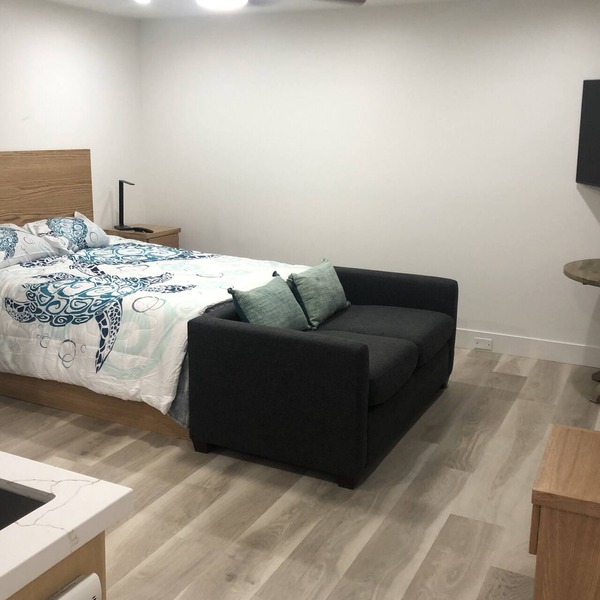 Studio with Private Entrance/Patio/Hot Tub