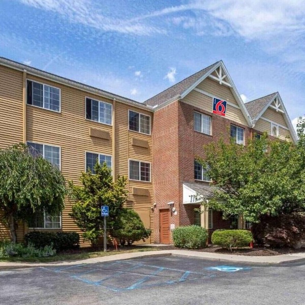 Studio6 Fishkill 2 Full Beds, Mobil Tub, Nsmk Kitchen