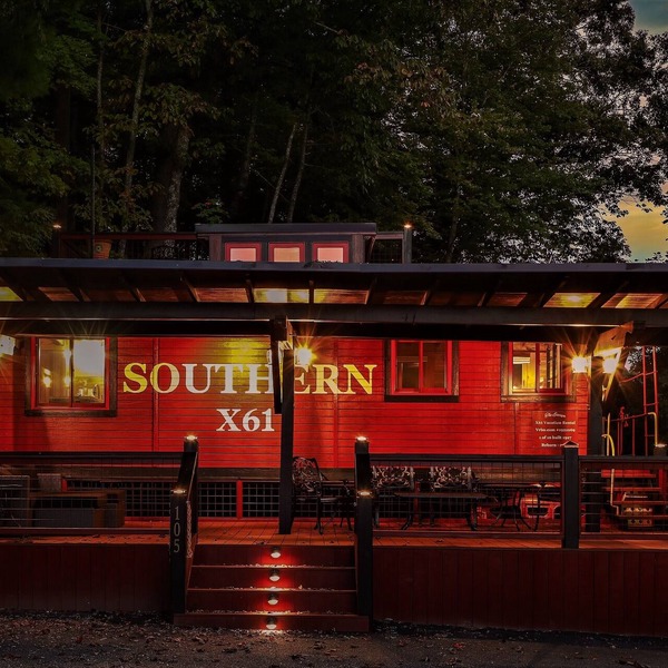Stunning 1927 Historic RR Caboose X61 Train car with Master Suite Sleeps 4