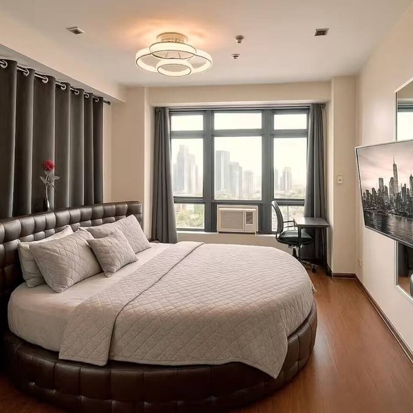 Stunning 2 Floor Loft w/5 Balconies & Round Bed