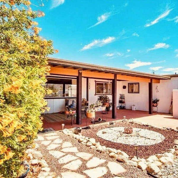 Stunning 3-Bed/2-Bath Villa with Hot Tub, Pool, & Garden in Joshua Tree