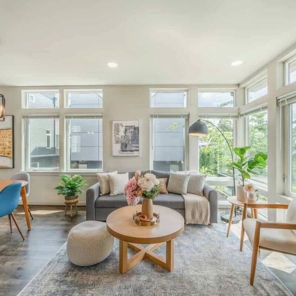 Stunning 3BR Modern Designer TH @ UW & GreenLake