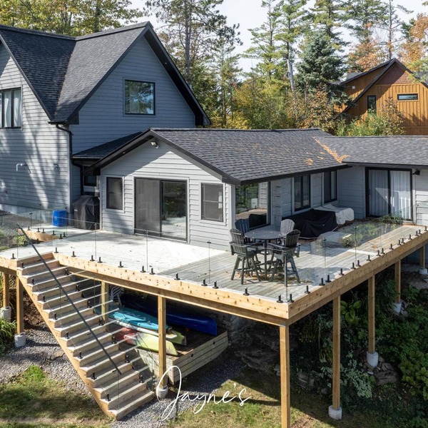 Stunning 5 + Bed, 3 Bath Cottage on the South End of Lake Muskoka! All Day Sun!
