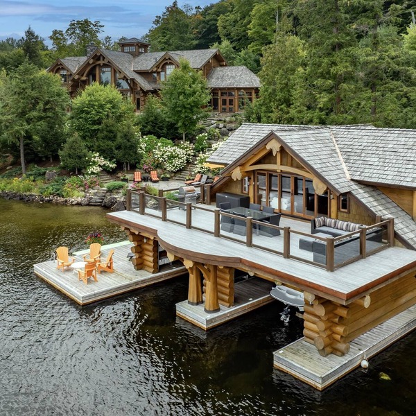 Stunning 8 bed 8 bath cottage on Lake Rosseau with boathouse!