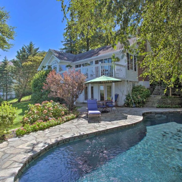 Stunning Bayfront Sandy Hook Retreat Views and Yard