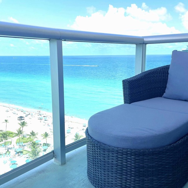 Stunning Beachfront Penthouse - Panoramic Ocean Views - 1 Bed/1 Bath -Paradise