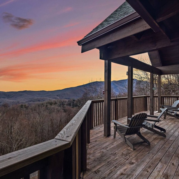 Stunning Cabin Overlooking the Blue Ridge Mountains