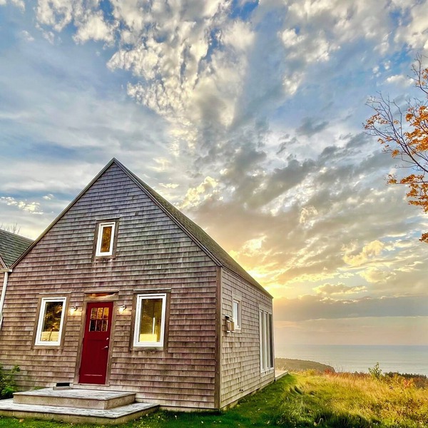 Stunning Cottage and Ocean Views 3 min. to Beach, near Cabot Trail & Park