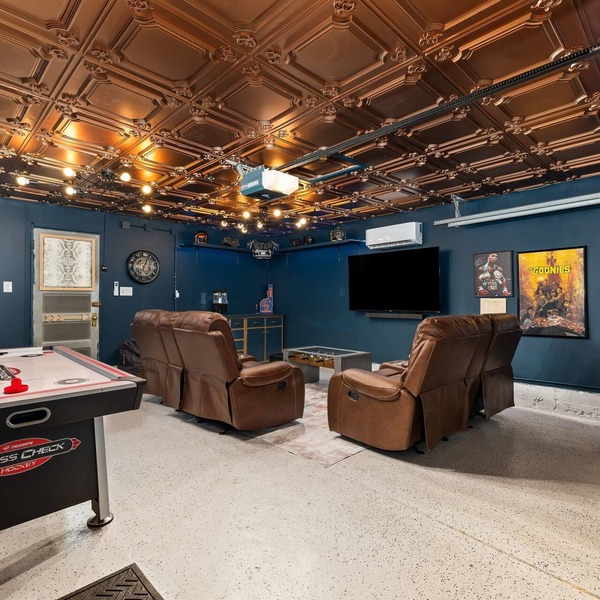 Stunning Downtown Villa | Epic Man Cave
