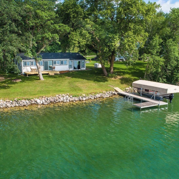 Stunning Eagle Lake - Newly Renovated Cabin