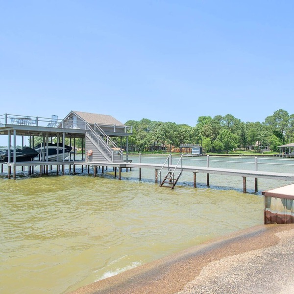 Stunning Five Bedroom Escape - Great Water!