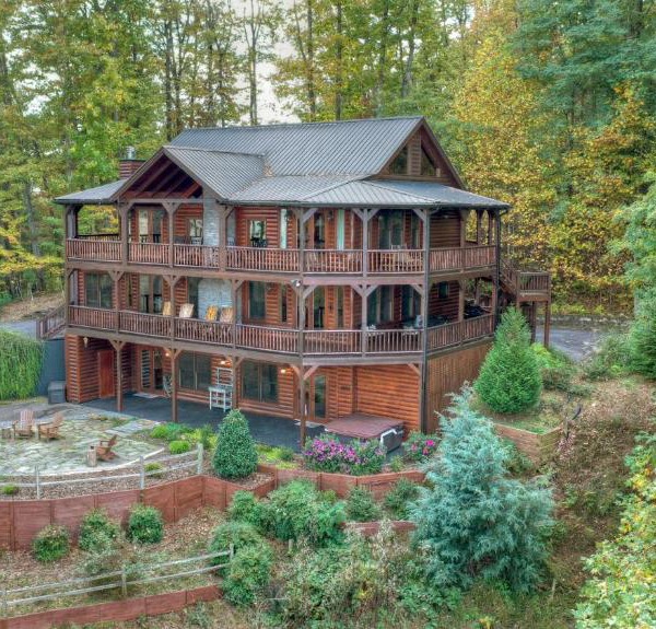 Stunning Forested Views, Hot Tub And A Pool Table