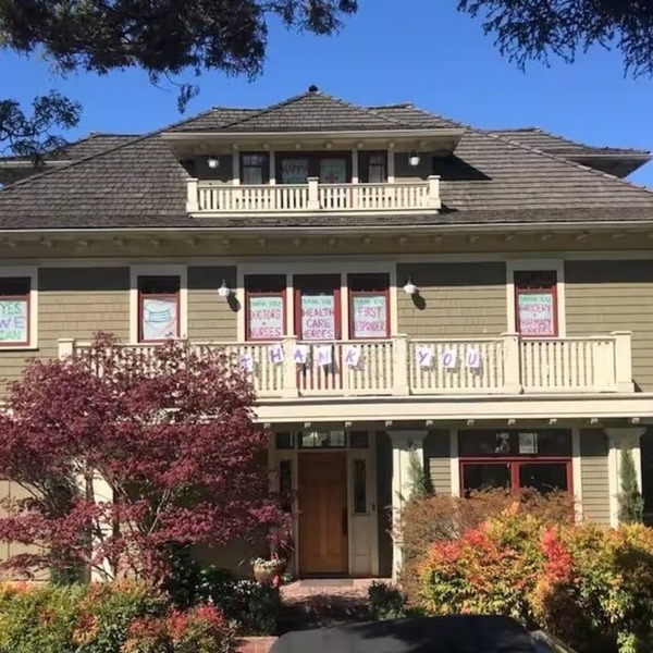 Stunning Home, Sweeping Views, Rooftop Hot Tub, 5 bedroom, 3.5 bathrooms