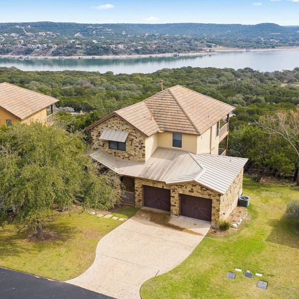 Stunning Lake Travis Views, All Hollows Amenities