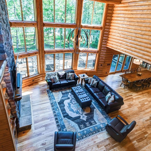 Stunning Lakefront Lodge On Castle Rock Lake! Perfect for Families or Retreats!