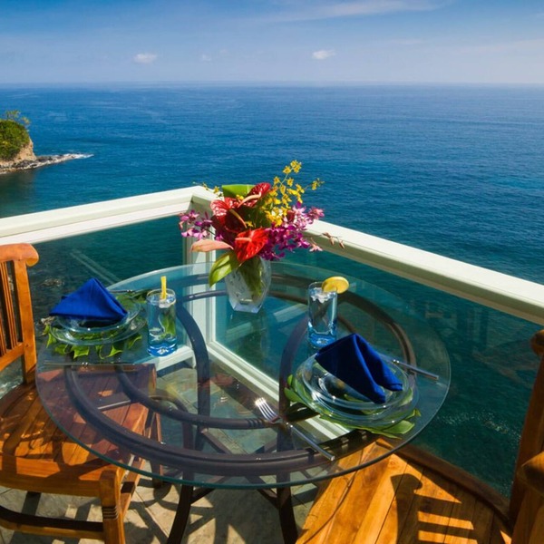 Stunning, majestic, oceanfront location, with stunning view and air conditioning