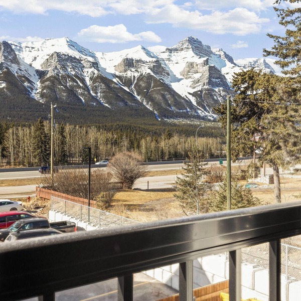 Stunning Mountain View Townhouse, Accommodates 6